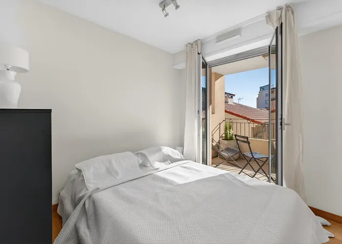 1 Chambre - Ascenseur - Balcon - Proche Du Palais Ferienhaus *